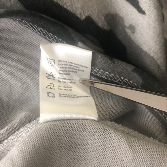 Chaser NWT CAMO Grey Long Sleeve Top Sweatshirt XSmall and Small. - Picture 8 of 9